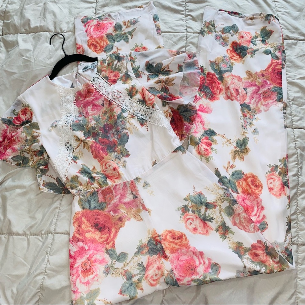 Hope & Ivy Floral Jumpsuit! Women’s Size 2
